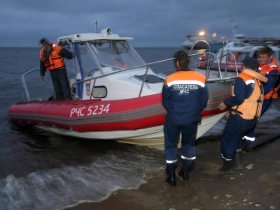 Работа по спасению пассажиров "Булгарии". Фото с сайта newsru.com